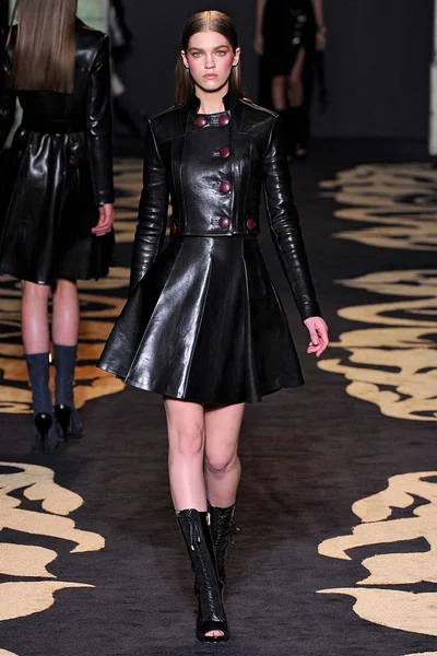 Look 28